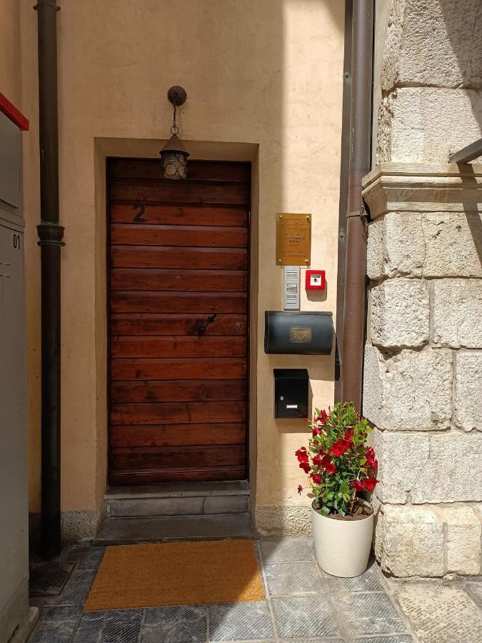Affittacamere La Loggia Венцоне Экстерьер фото